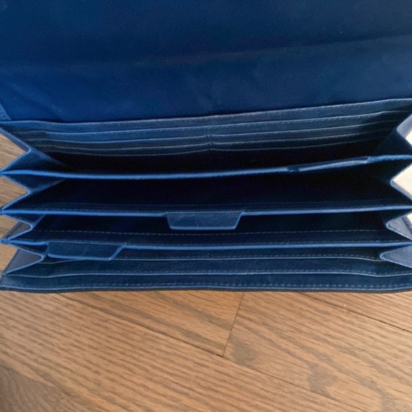 Tory Burch wallet clutch w/ dust bag. Excellent condition. - Picture 3 of 5